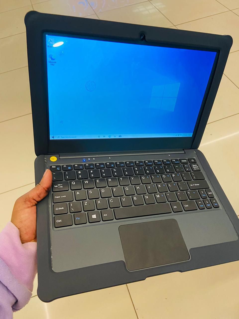 having 800 looking for a laptop something that is in working