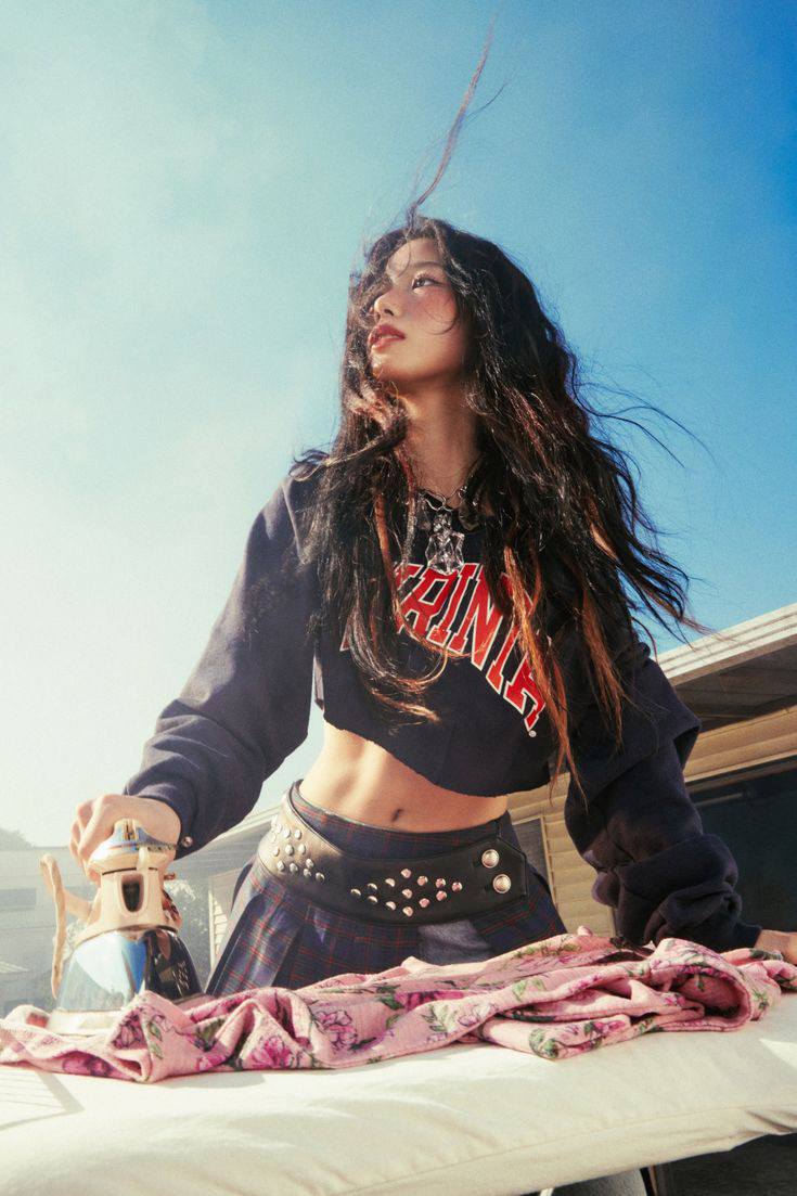 LE SSERAFIM 5th Mini Album 'HOT' CONCEPT PHOTO - TANNED GUAIAC
