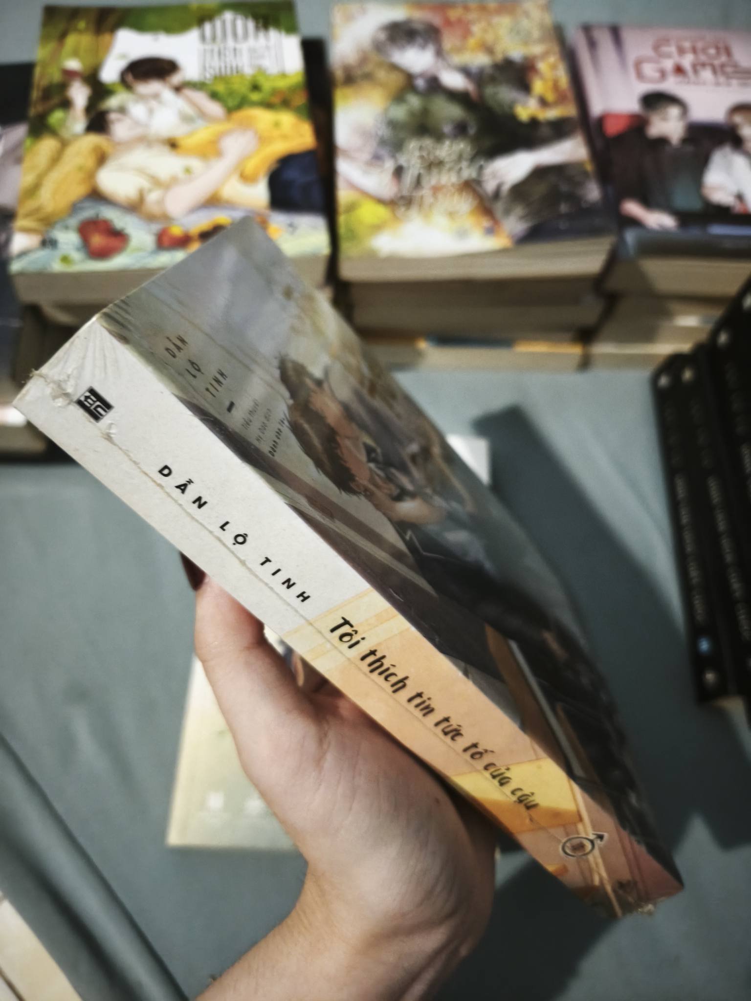 tớ chuyển nhà nên pass, phần lớn truyện đều new chưa bóc seal ạ.