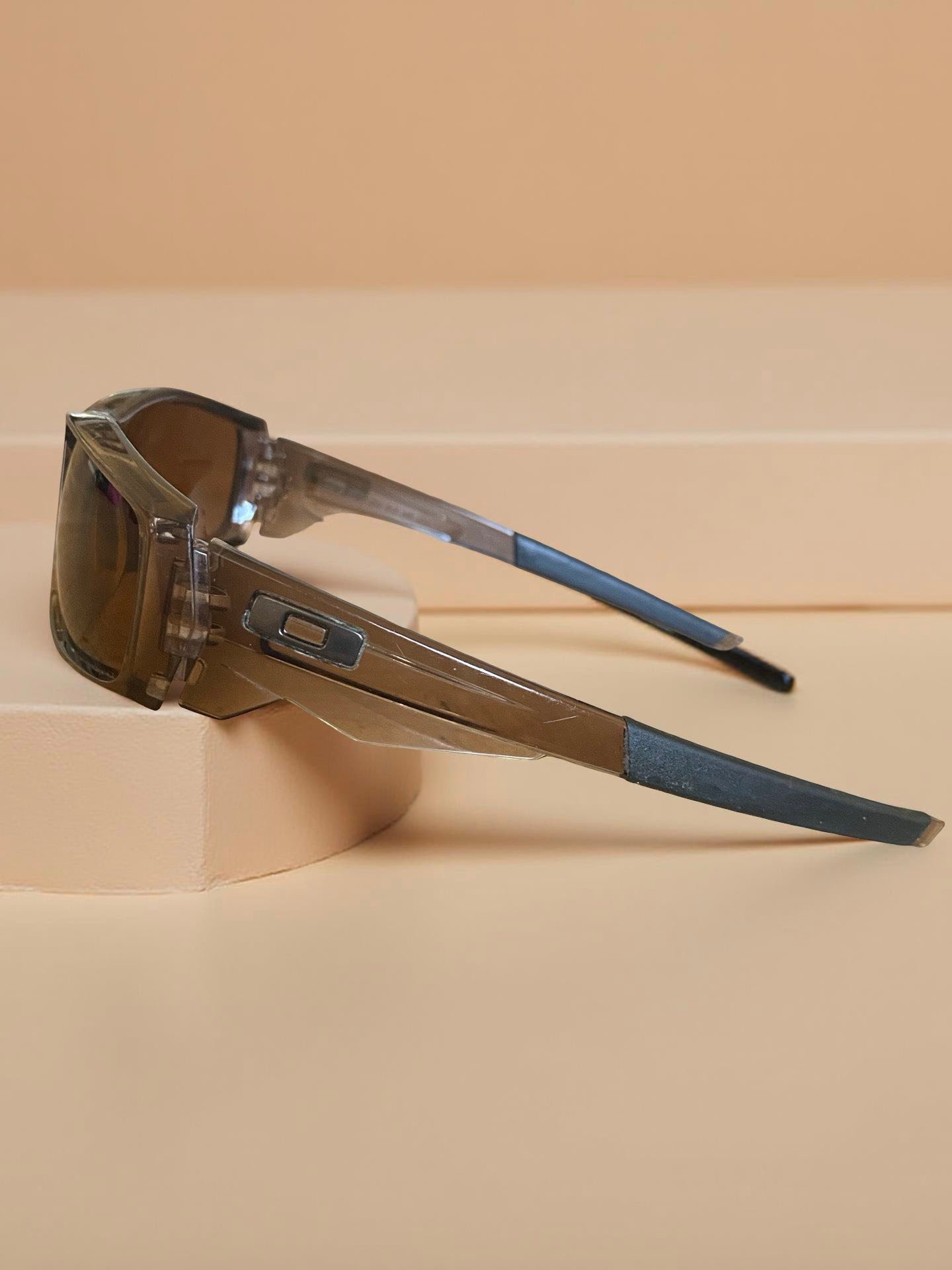 Are Oakley canteens with 