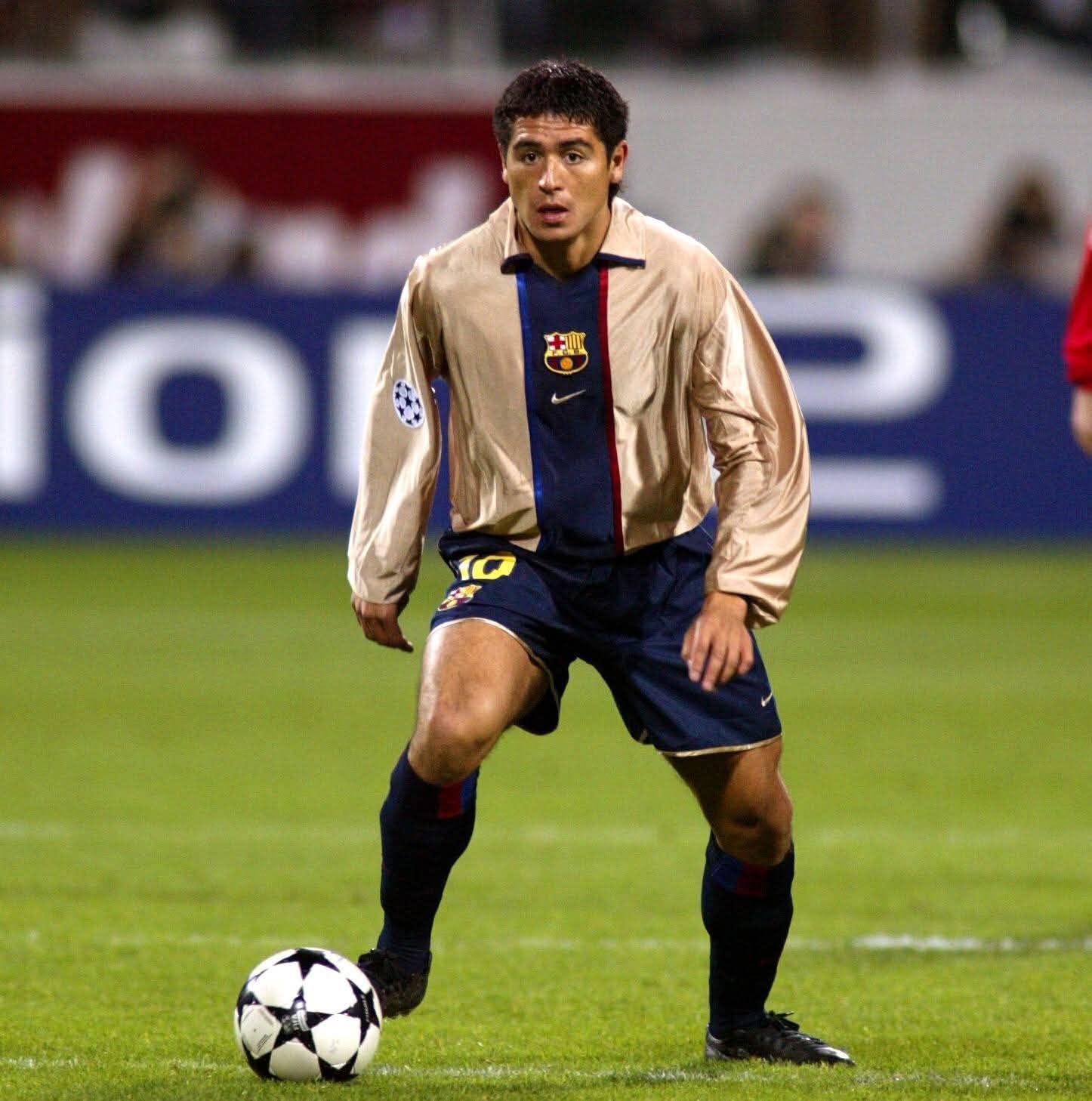 306★サッカー★juan roman riquelme★prostars On one side, Rui Costa 🇵🇹 On the other, Juan Román Riquelme