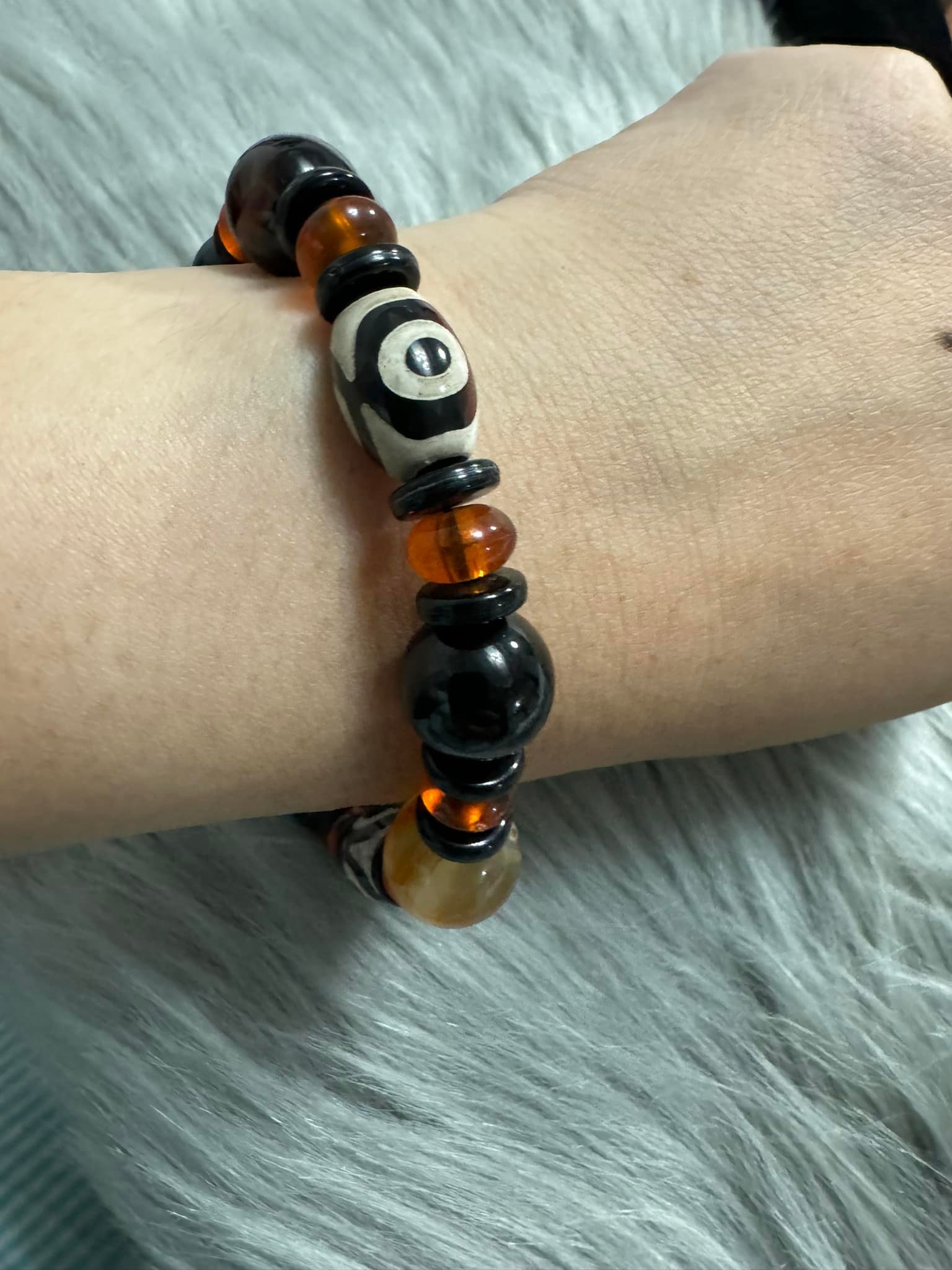 7 Eyed Dzi brings good fortune 七眼天珠带来好运连连 The