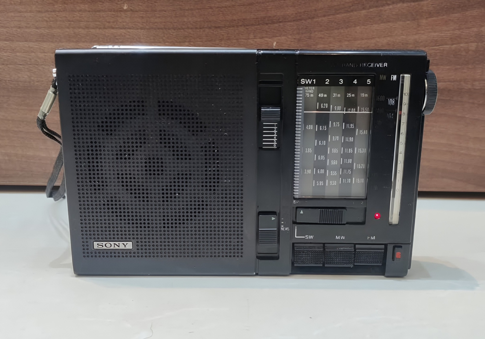 Sony FM/AM 5 band receiver ICF-5800