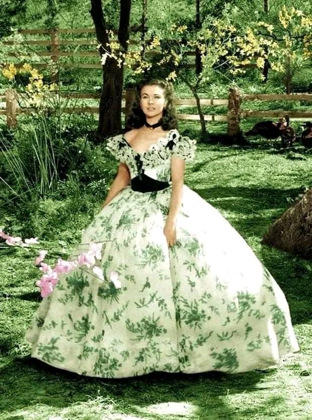scarlett gone with the wind green dress (1939) — O'Hara's Dresses Restored 👗✨ Scarlett O'Hara's wardrobe in Gone With the Wind (1939) remains one of the most celebrated costume collections in cinema history. Presented scarlett o'hara dresses from gone with the wind