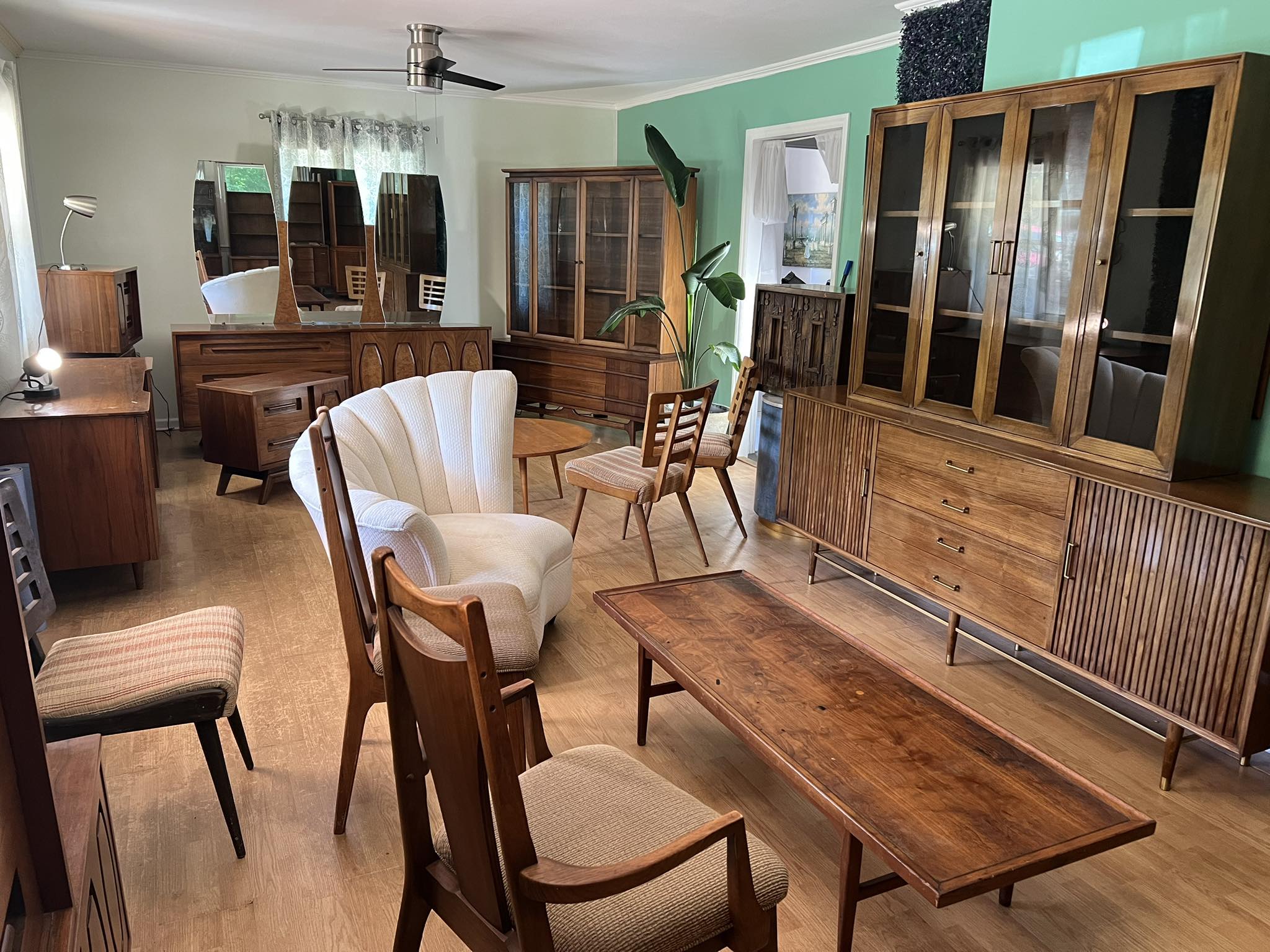 Emily Finds: Mid-Century Modern Furniture