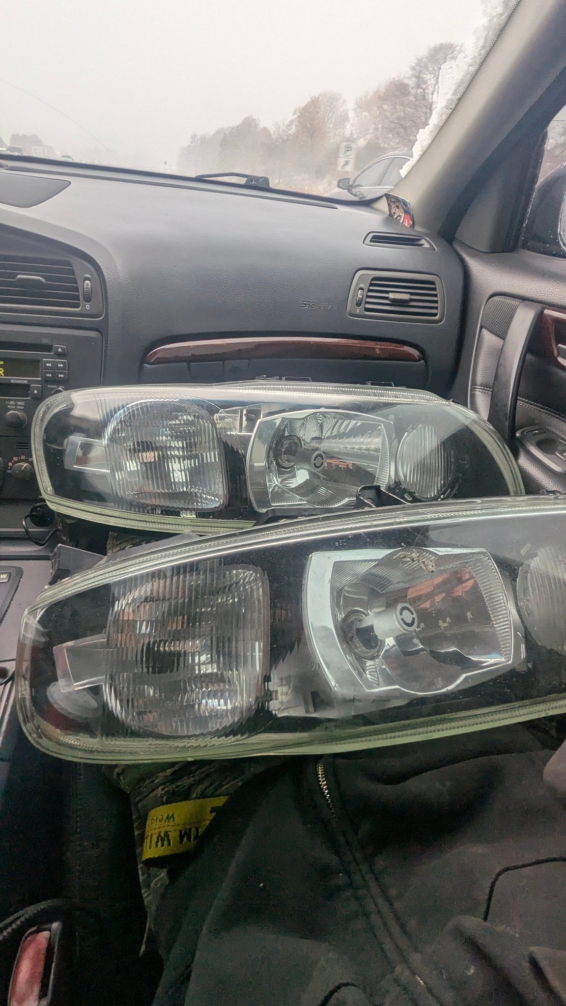 Genuine Volvo 850 Left Headlight Assembly – Facelift, Nearside – Hella Germany