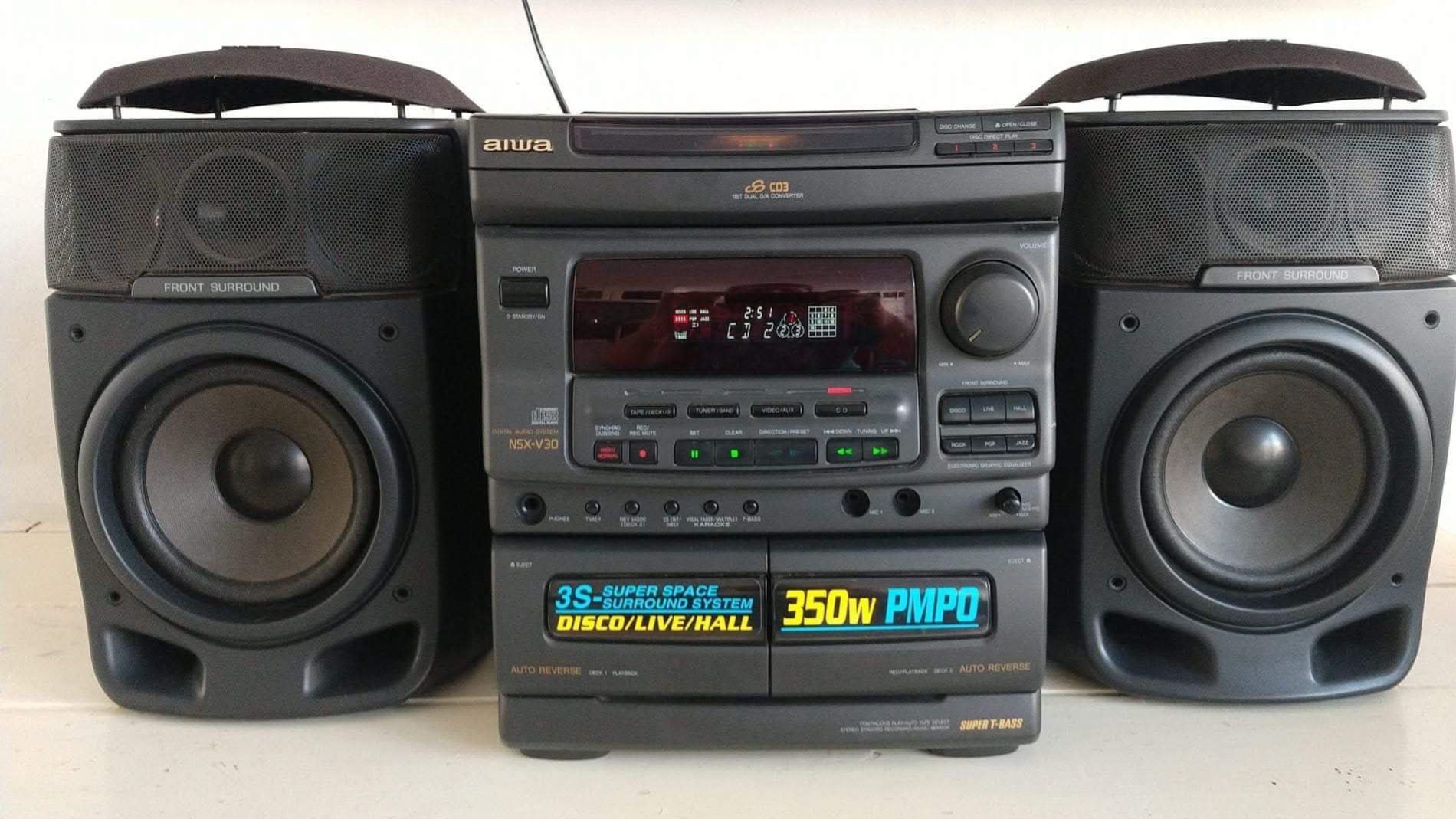 Aiwa NSX-V30 Compact Disc Stereo System.