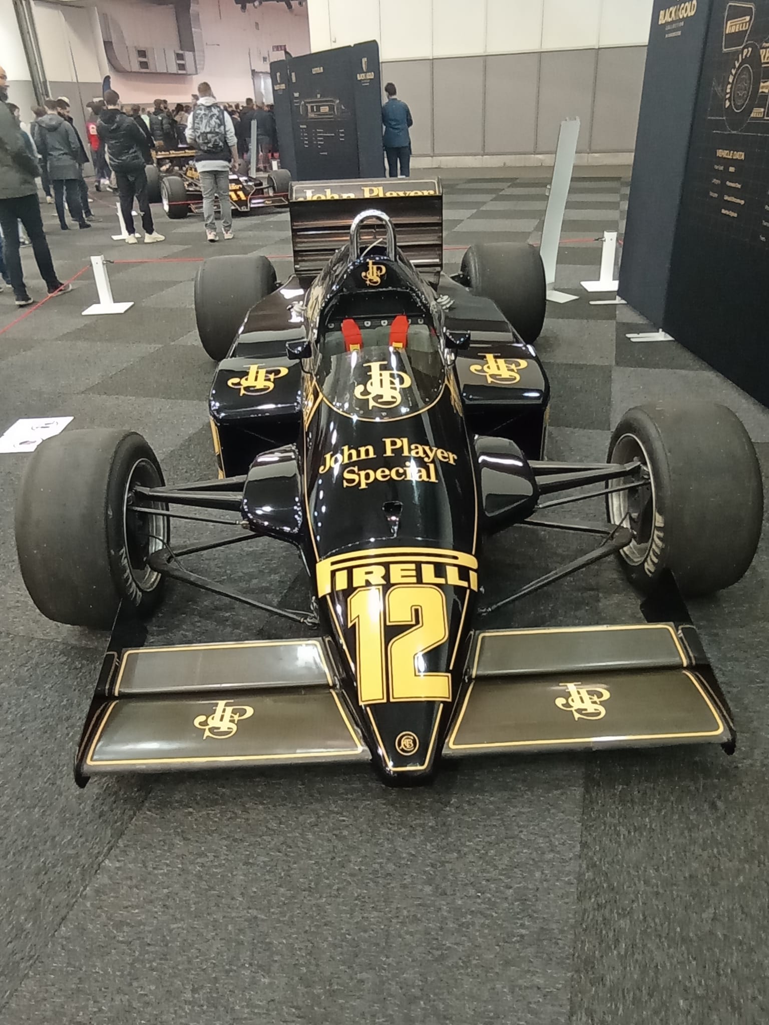 A little gift to all people who love JPS cars and/ or Lotus