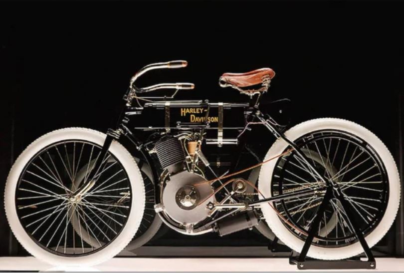 Harley-Davidson origins. New drawing of The single-cylinder engine