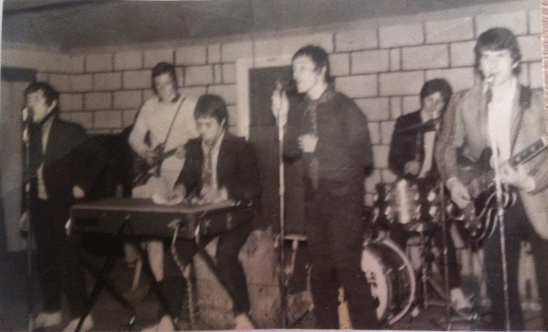 What year and venue did Grannies Intentions perform?