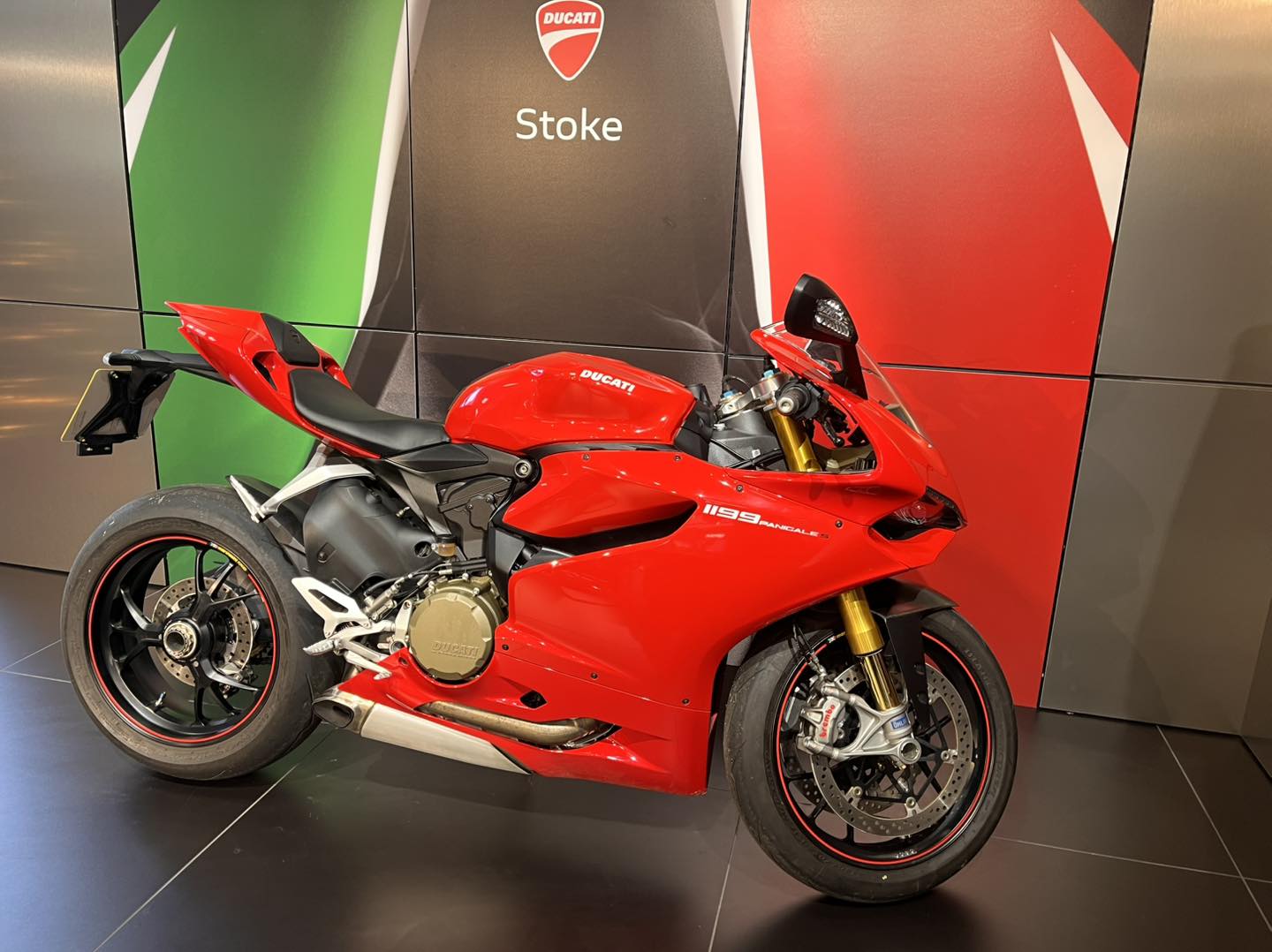 李 JUST IN! Like new 2012 Panigale 1199S only 400 miles ,999