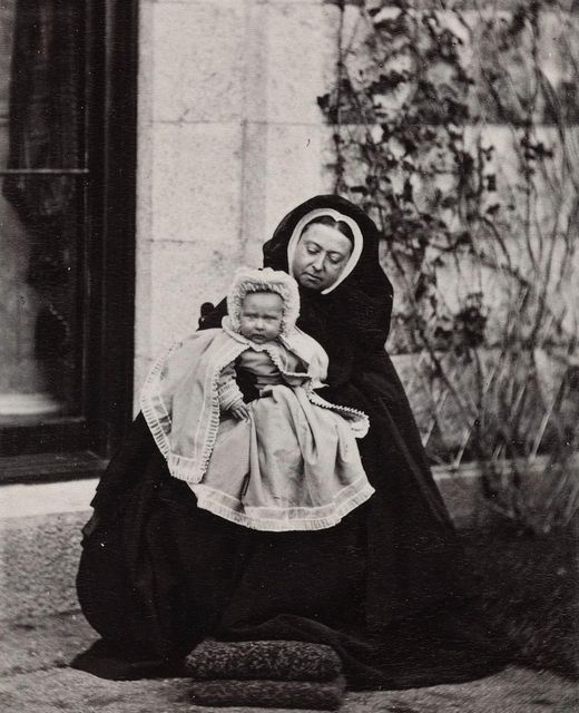 Hand-coloured photograph of Queen Victoria with her granddaughter