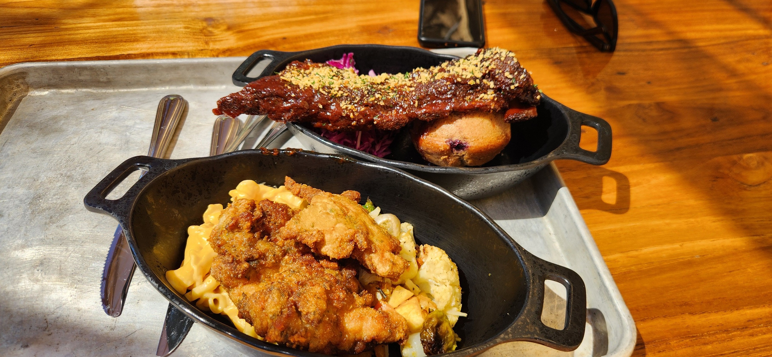 Docking Bay in Galaxy's Edge serves great ribs and fried chicken