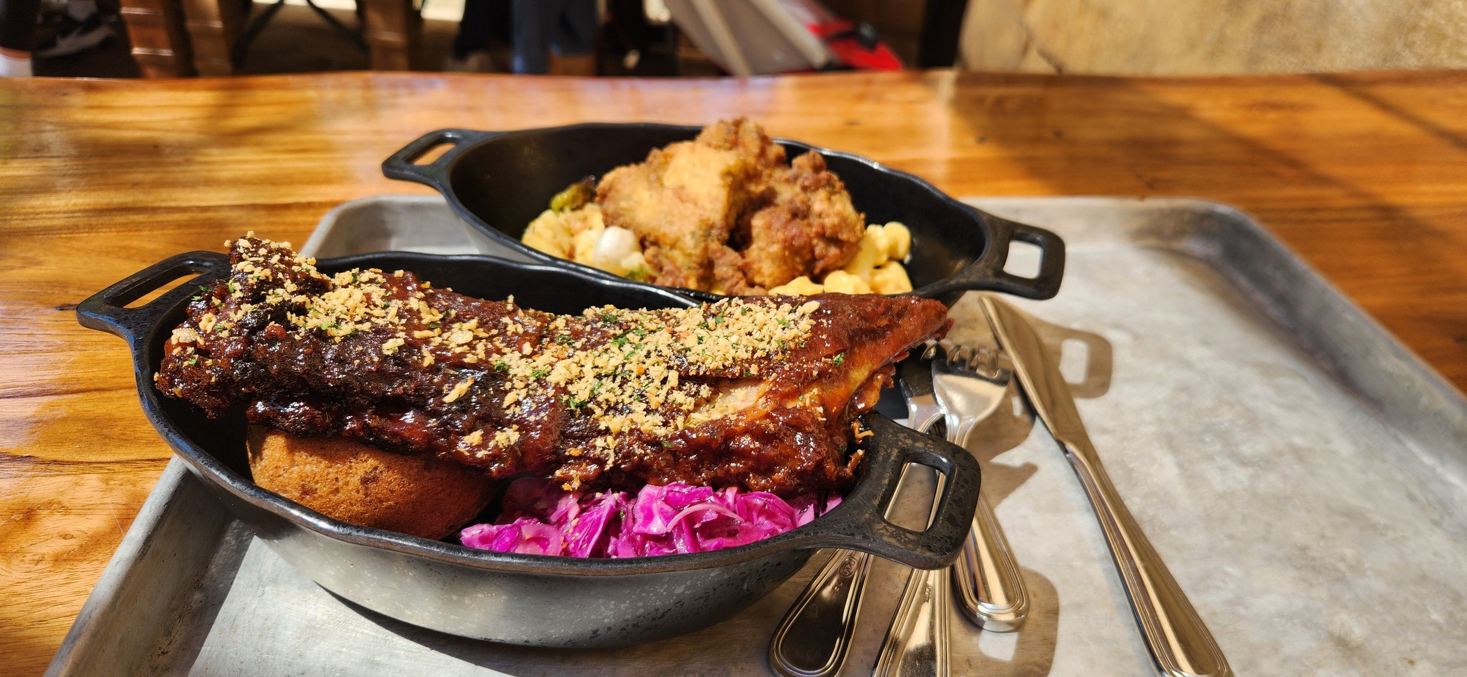 Docking Bay in Galaxy's Edge serves great ribs and fried chicken