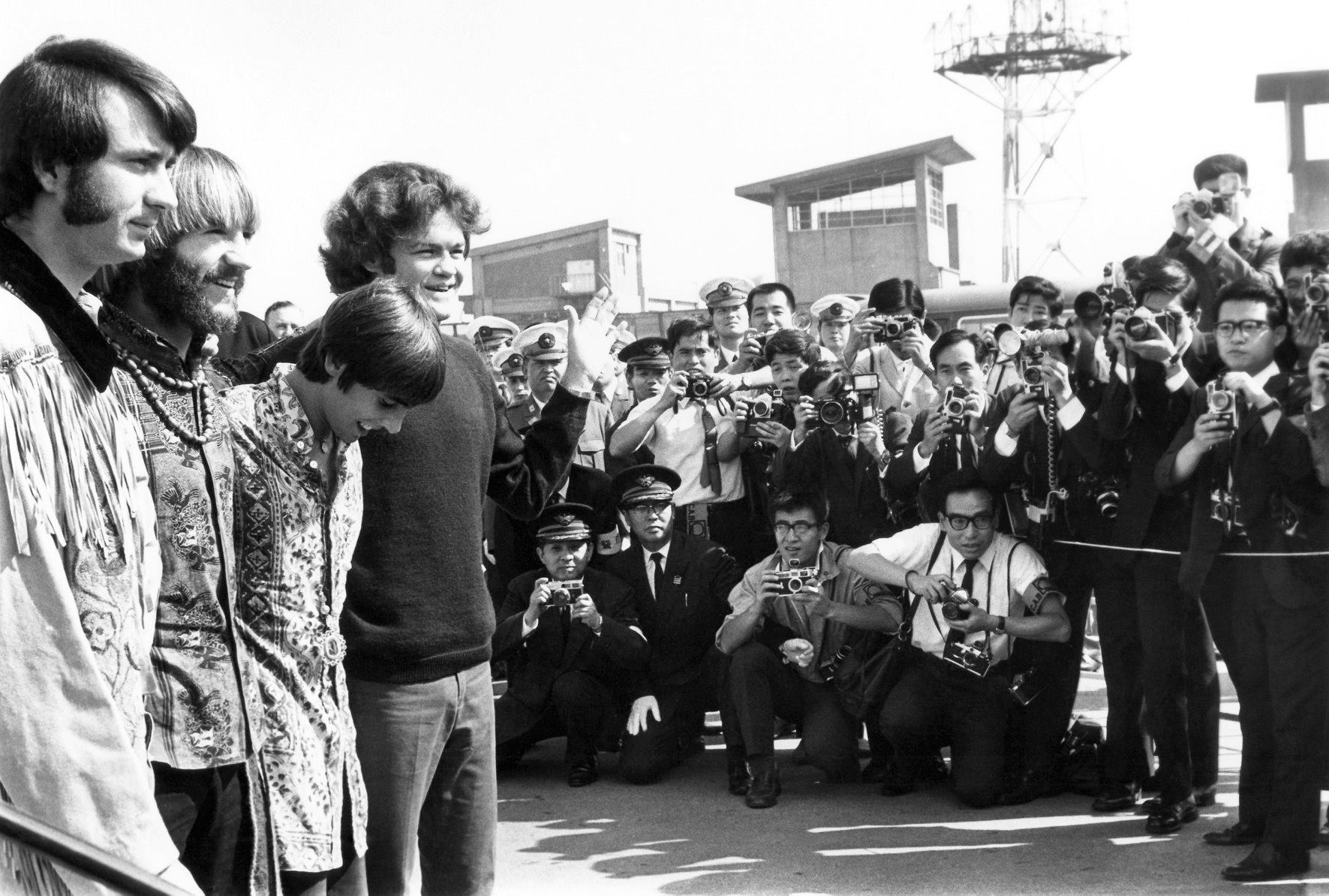Daydream - The Monkees were greeted by a reported 10,000 fans at Tokyo ...