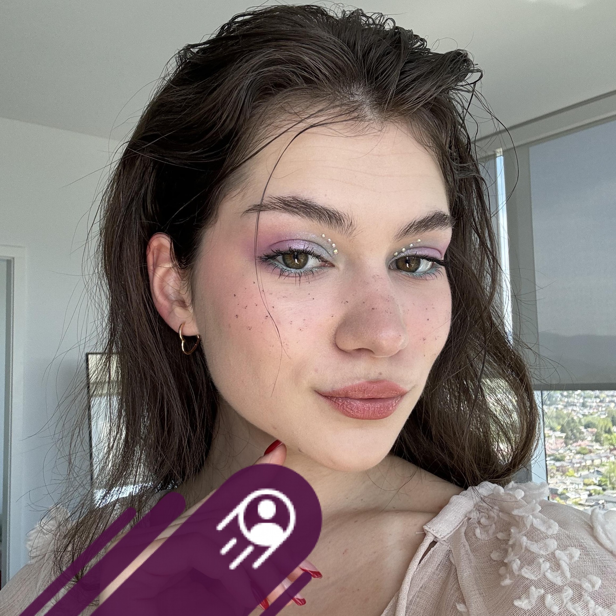 For this makeup you don’t need skills, just a cotton pad and 2 minutes ...