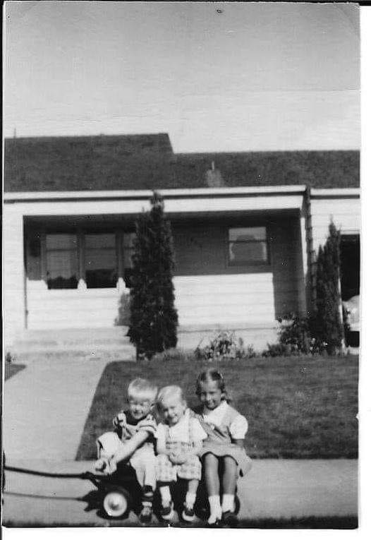 Smash - THE POEM THAT ONCE WAS US A little house with three bedrooms ...