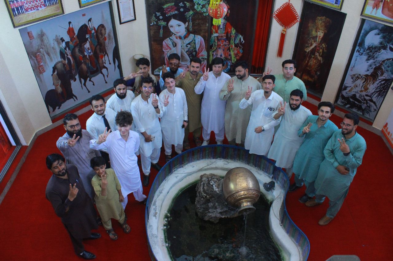 Young Guns Of Pakistan - انڈین ظالموں نے آگ لگا دی وادی نیلم گریس تاؤبٹ ...