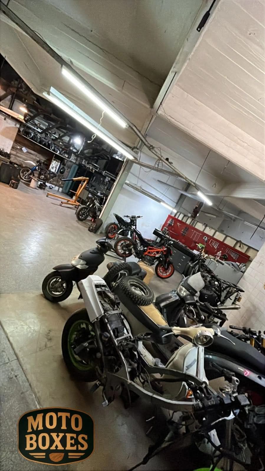 Moto Boxes