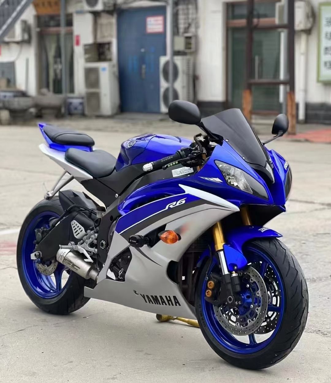 Yamaha r6 superbike details
