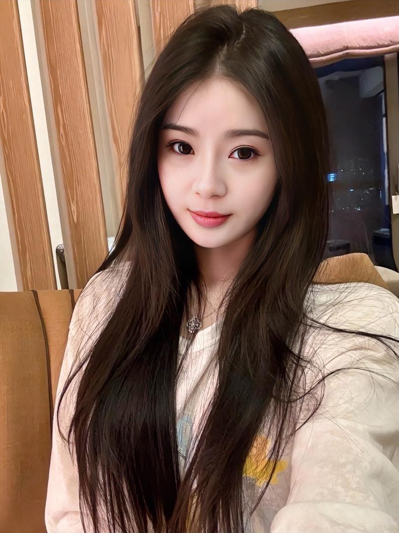 李穎茹 - 看起來還蠻年輕的💕 | Facebook