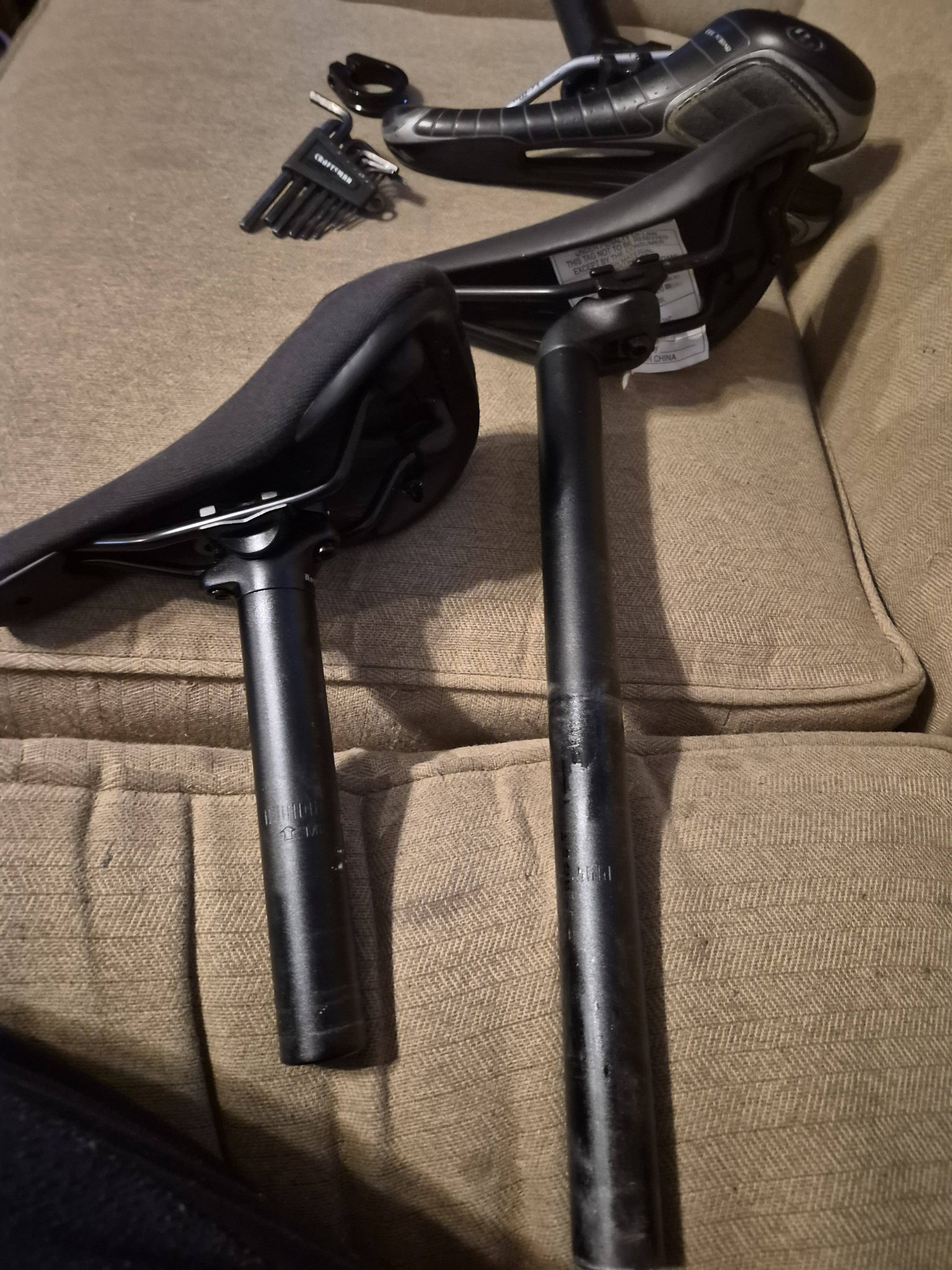 schwinn bicycle seat post FITS STINGRAYS ROAD BIKES PANTHER PHANTOM &  Bicycle Heaven width design for urban or commuter riding What is the bracket on
