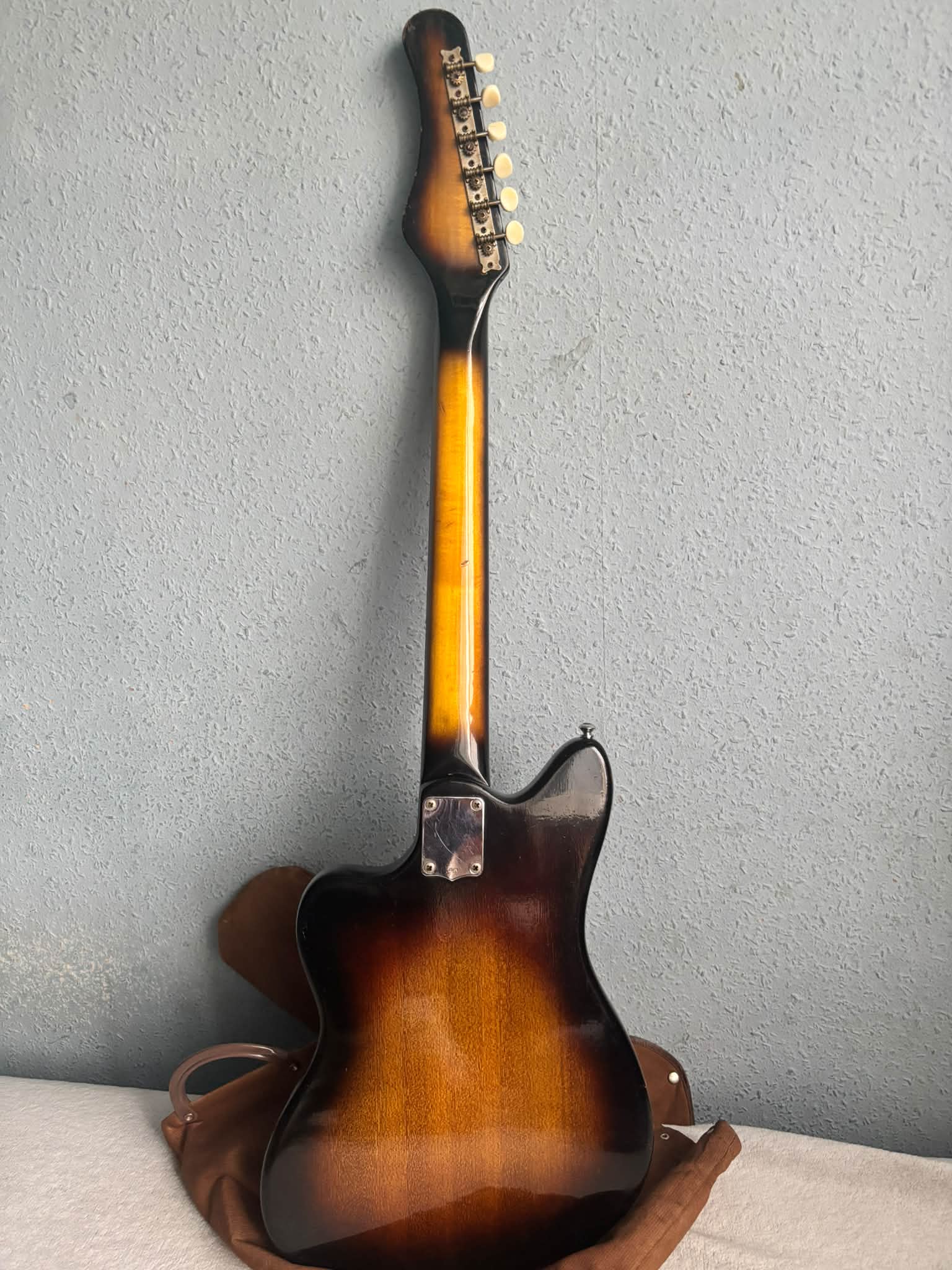 1965 Zen-On ZES-70T guitar with Gold Foil pickups