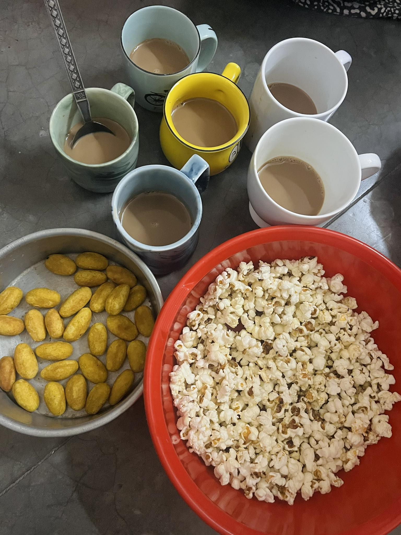 Atiyaa - হললাইফের সবচেয়ে বড় ভাগ্য হলো ভালো রুমমেট পাওয়া। একমাত্র এই ...