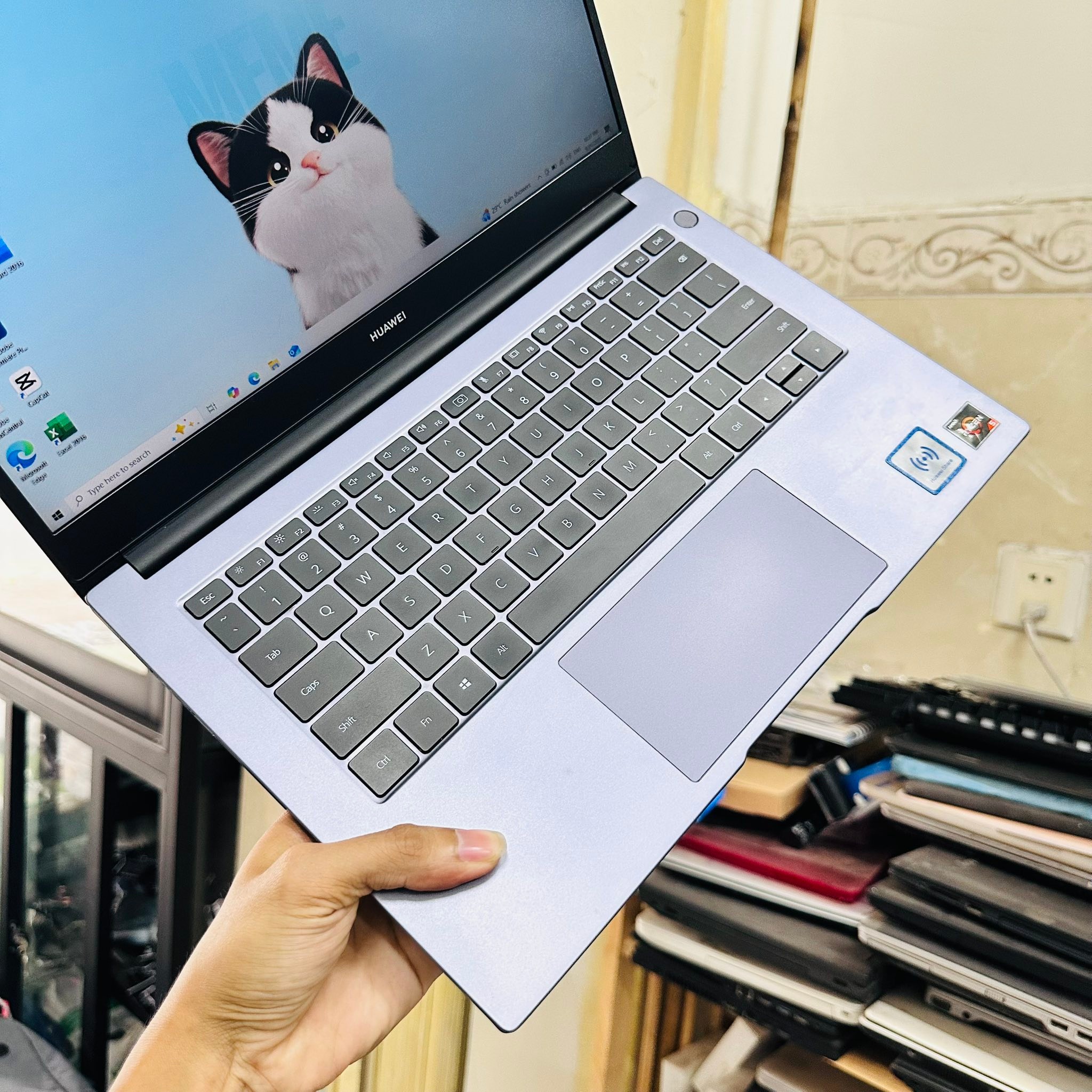 HUAWEI ▪️CPU : AMD Ryzen 5 3500U ▪️VGA : AMD Radeon™ Vega 8