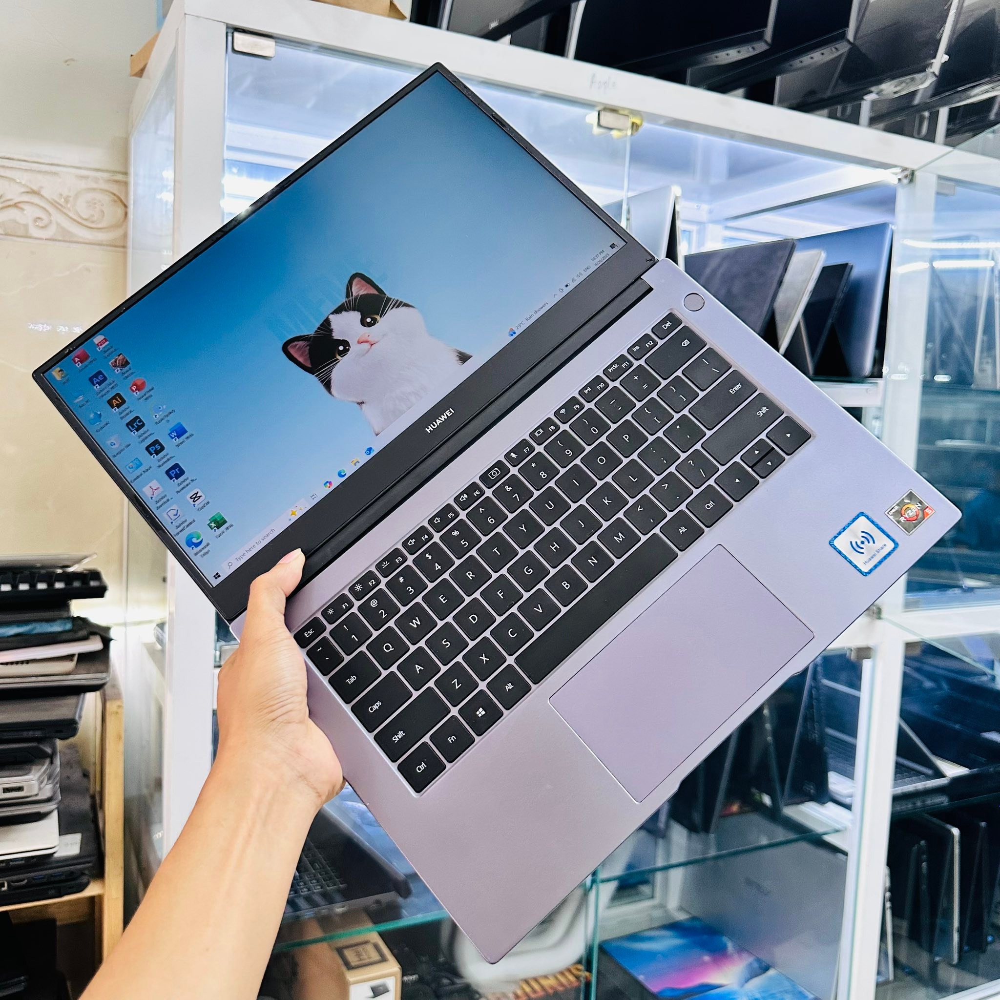 HUAWEI ▪️CPU : AMD Ryzen 5 3500U ▪️VGA : AMD Radeon™ Vega 8
