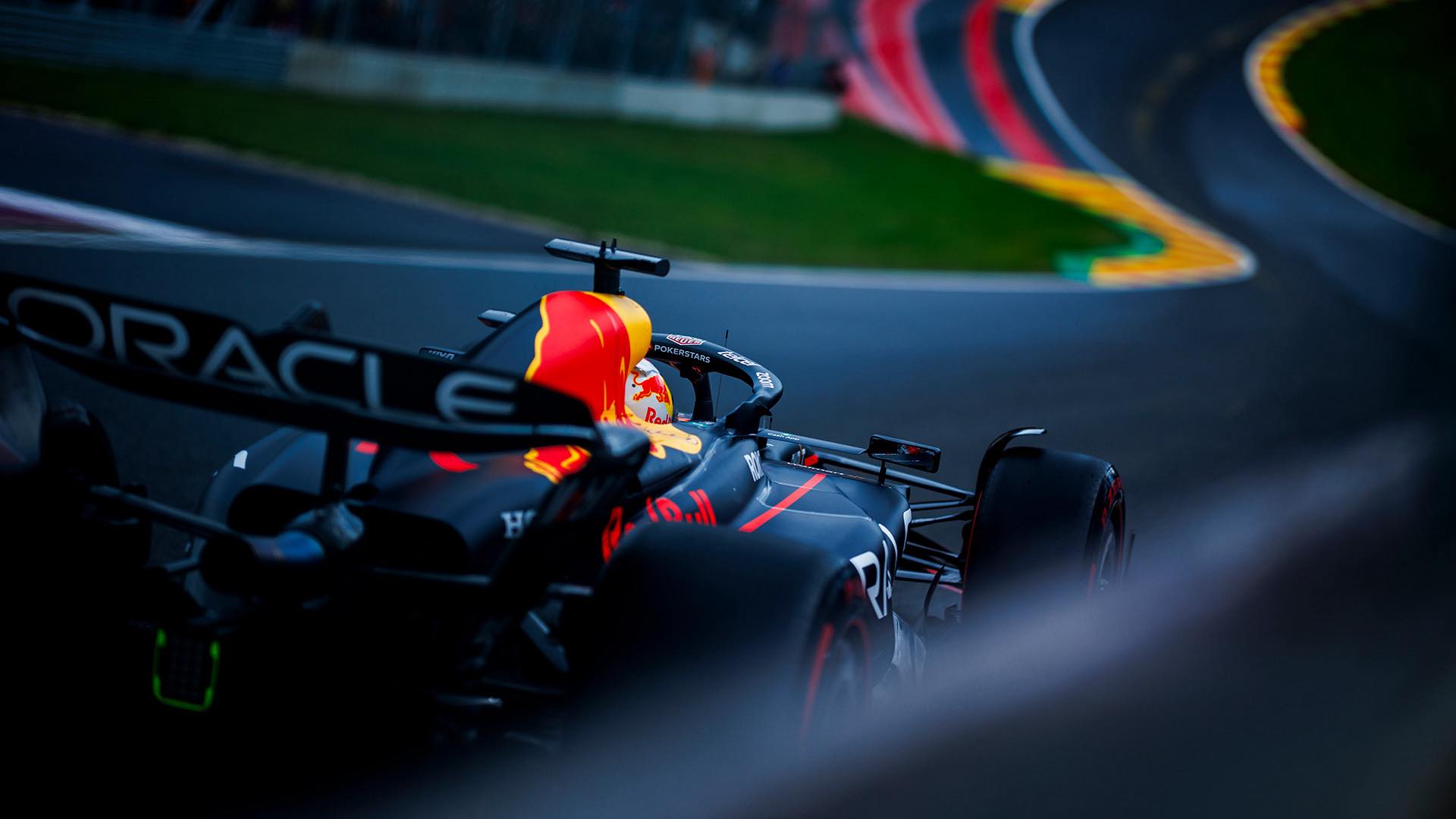 《懸吊與鼻翼的對話》Red Bull再次重寫氣流故事 在比利時站，Red... - R&B Racing賽車賽事分析 | Facebook
