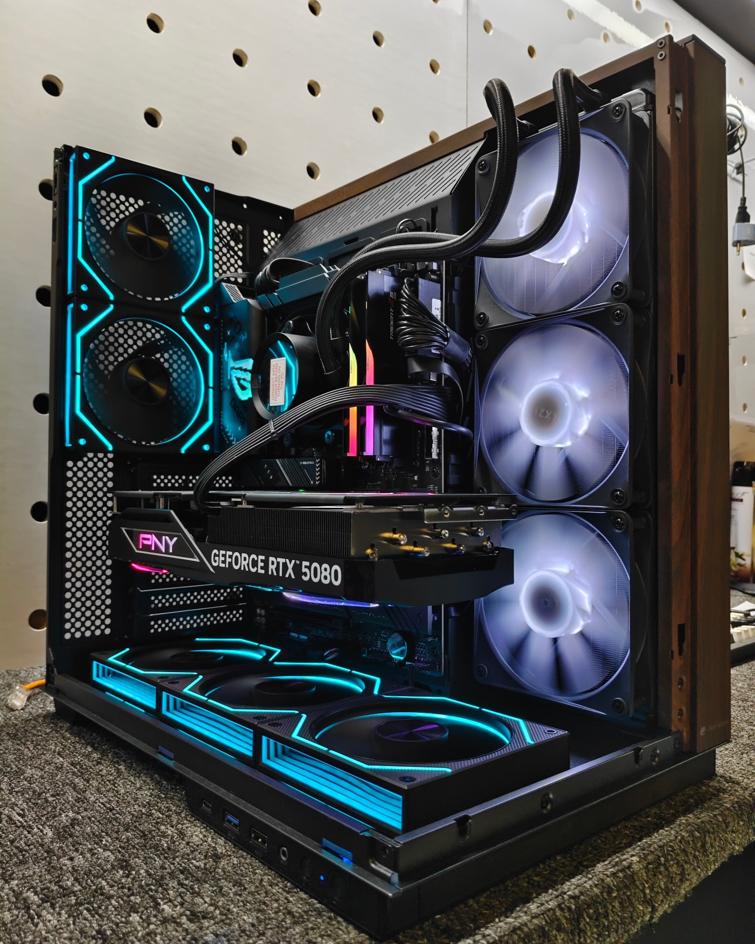 360$ 540الف GPU : GTX 1080TI EVGA SC2 HYBRID WATERCOOLING CPU