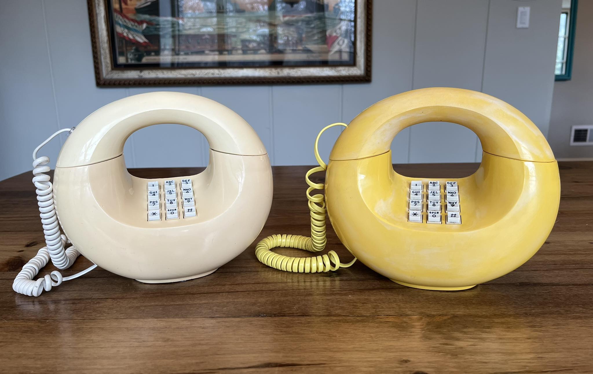 Sculptura Donut phone by Western Electric.