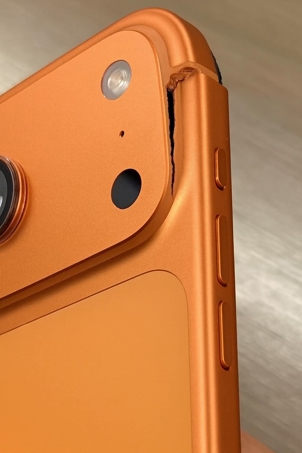 Raza - Quick tip: Avoid peeling off the 5G antenna lines on your iPhone ...