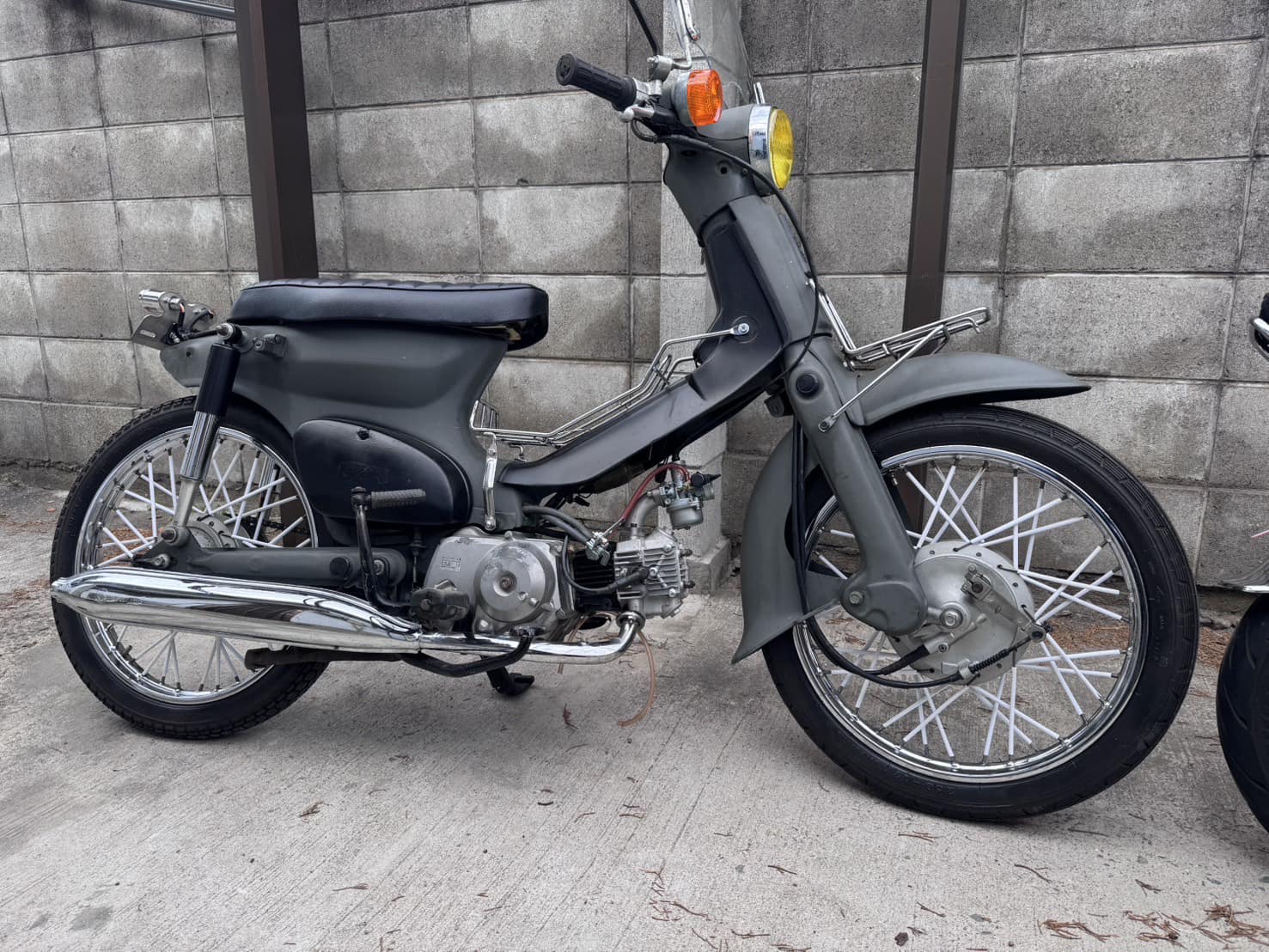 カブ、買ってしまいました。 AA01改75cc、フロントビッグドラム、PZ 22 