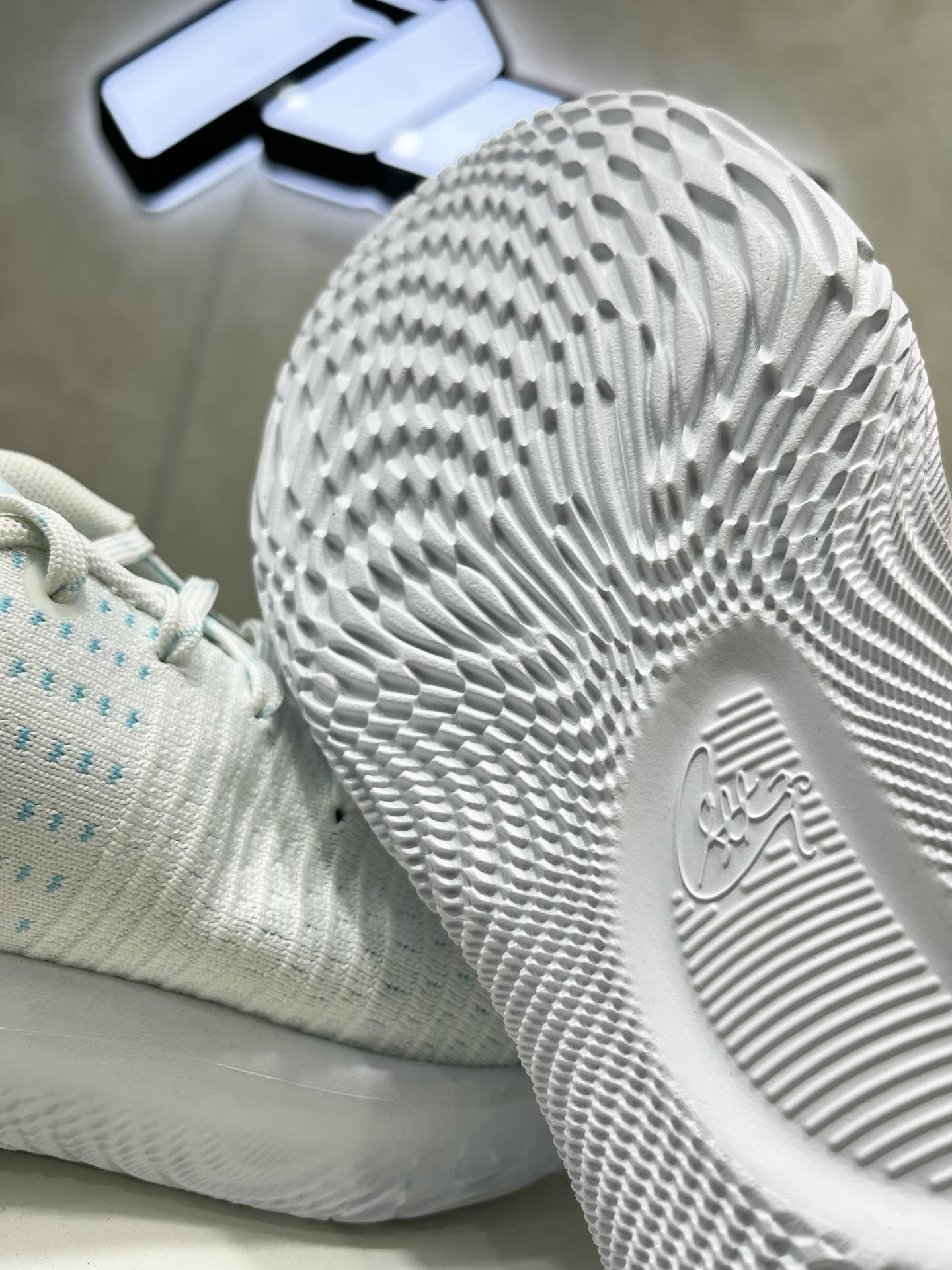 UNDER ARMOUR CURRY 4 LOW FloTro 
