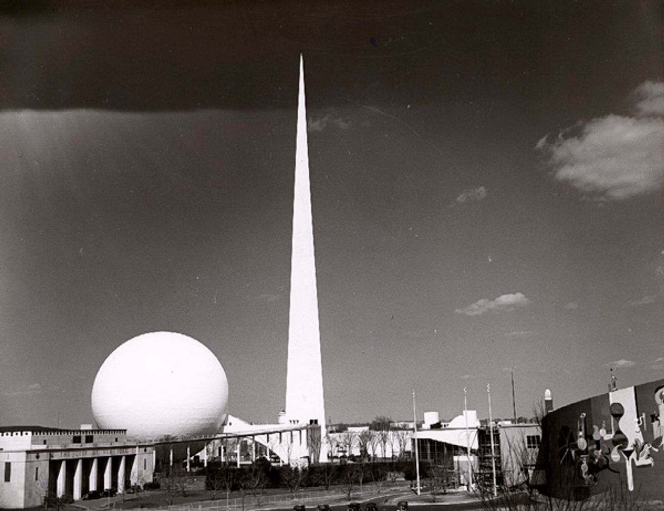 Architecture - The Trylon and Perisphere were the architectural ...