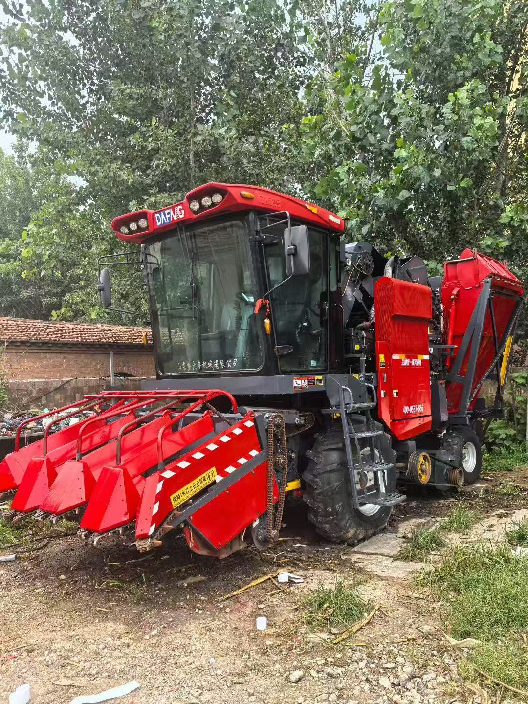 We are selling 2022 DAFANG corn harvesters; the number of