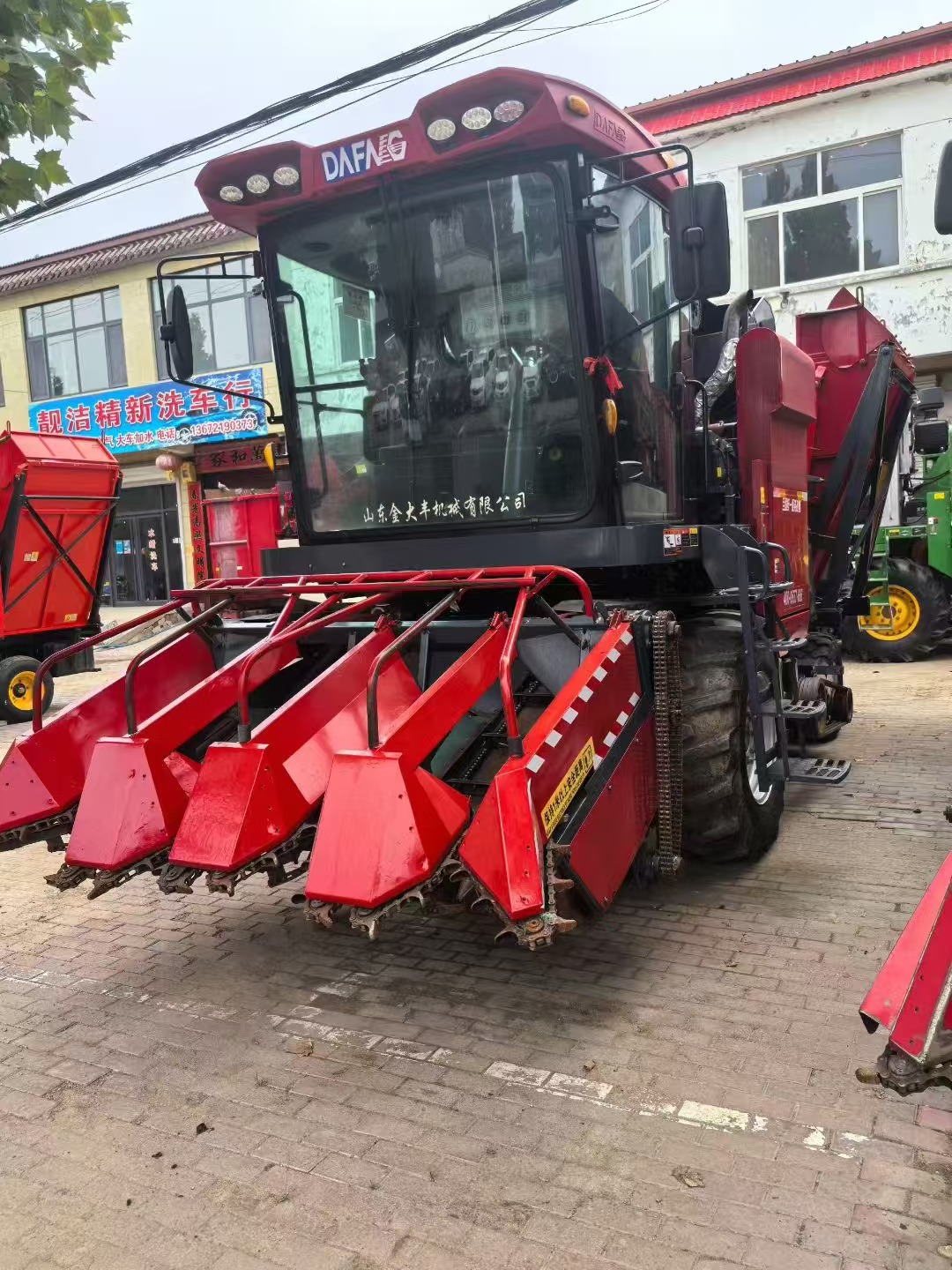 草 We are selling 2022 DAFANG corn harvesters; the number of