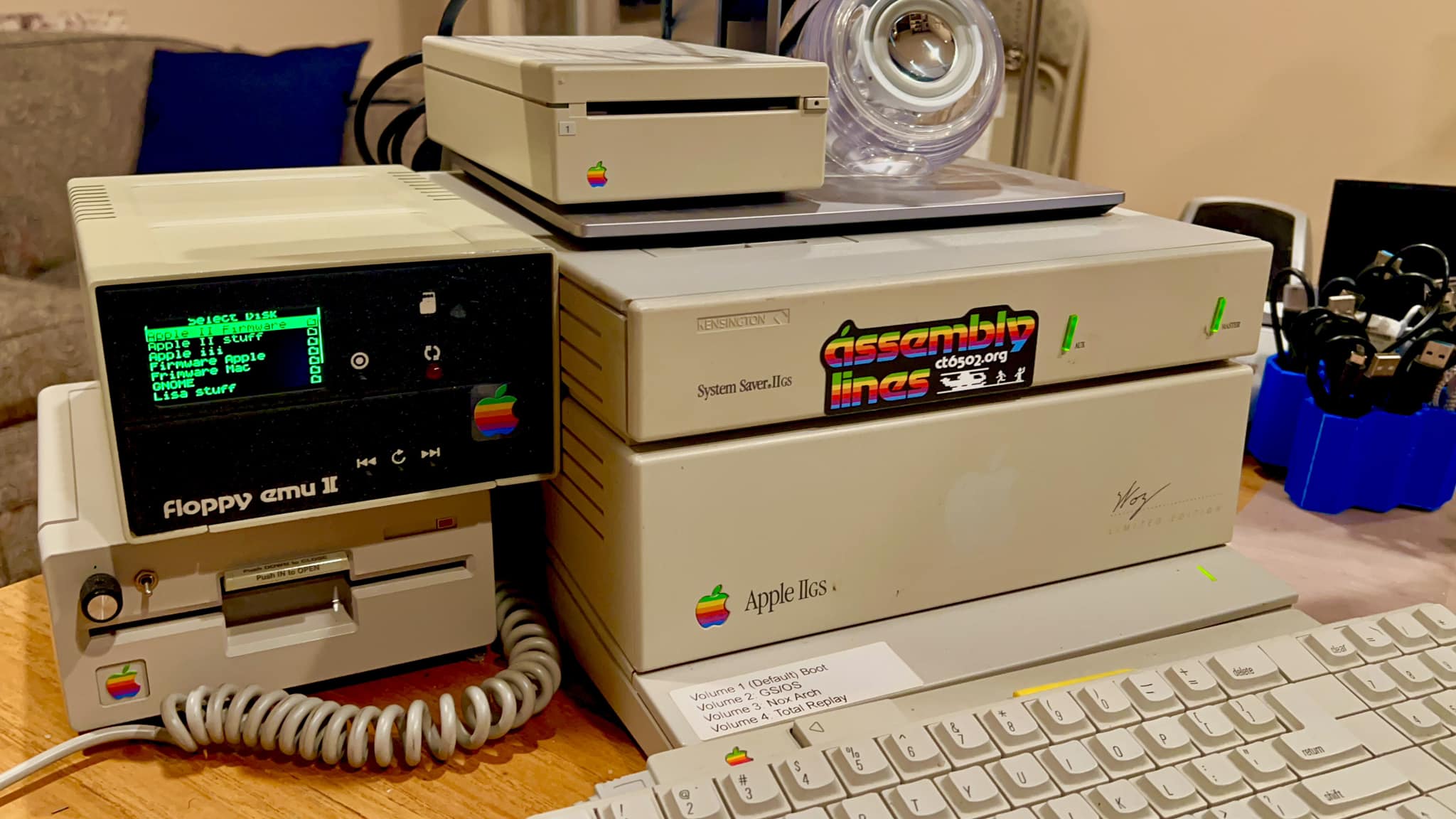 Floppy Emu case for vintage Apple computers