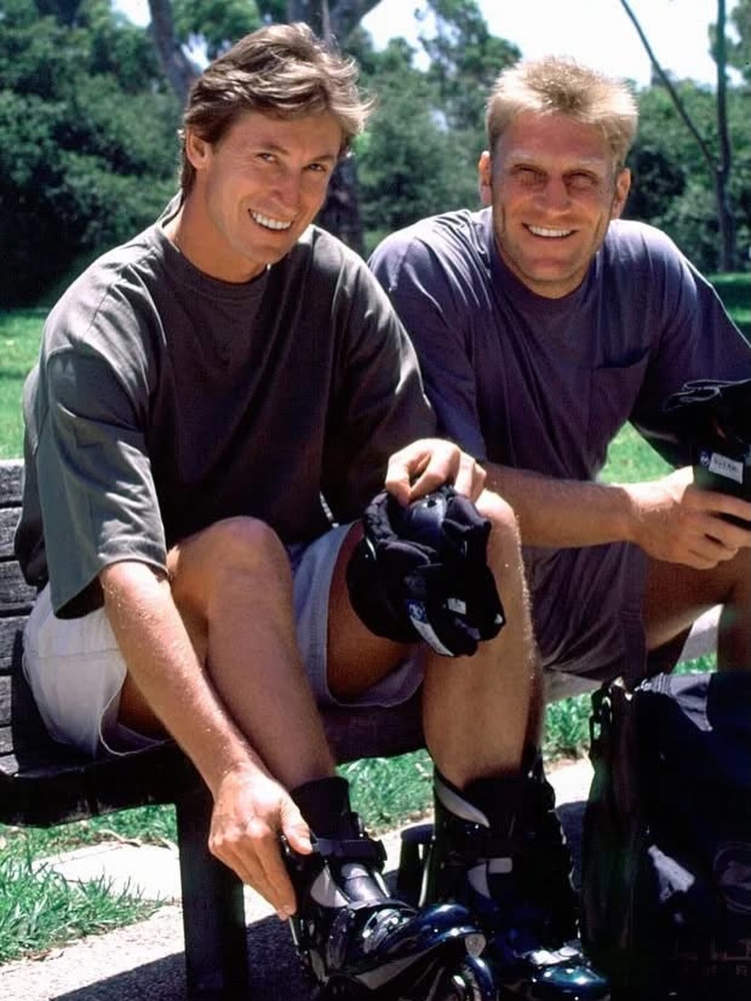 Ice - Happy Birthday, 99! @waynegretzky 📷: Sports Illustrated | Facebook