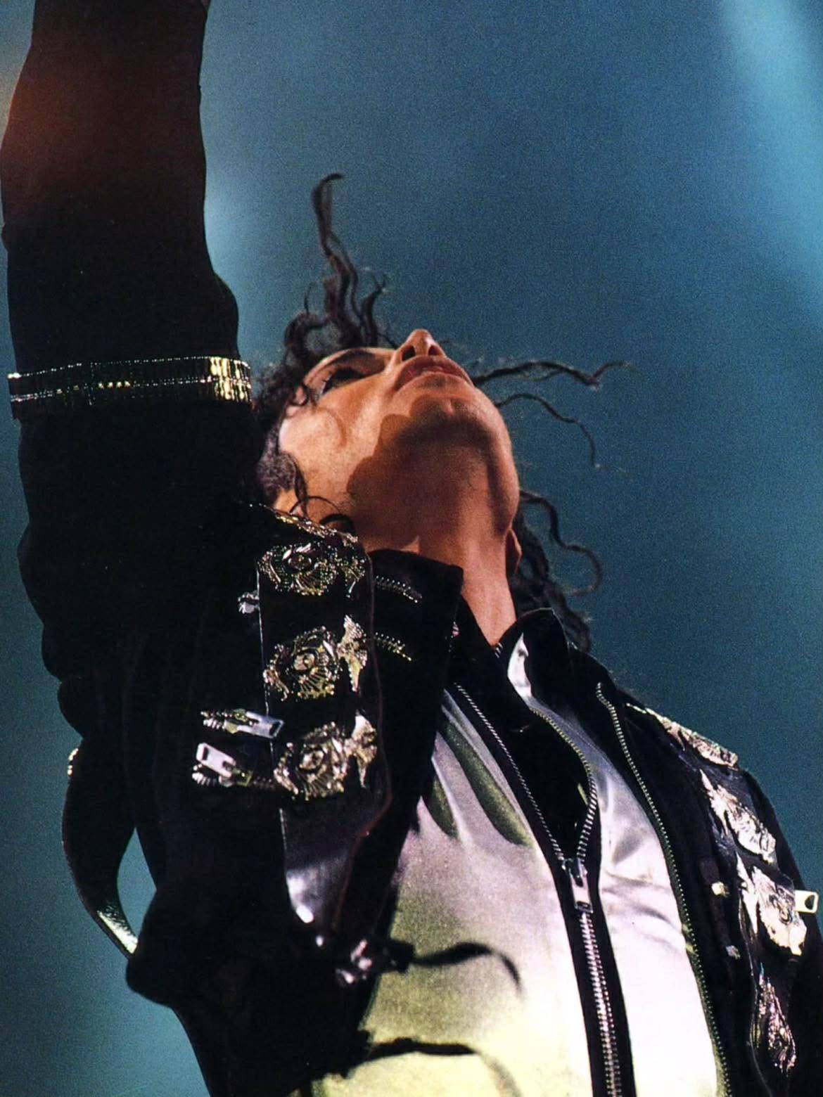 📸 Michael Jackson ~ Bad| Bad World Tour 1988