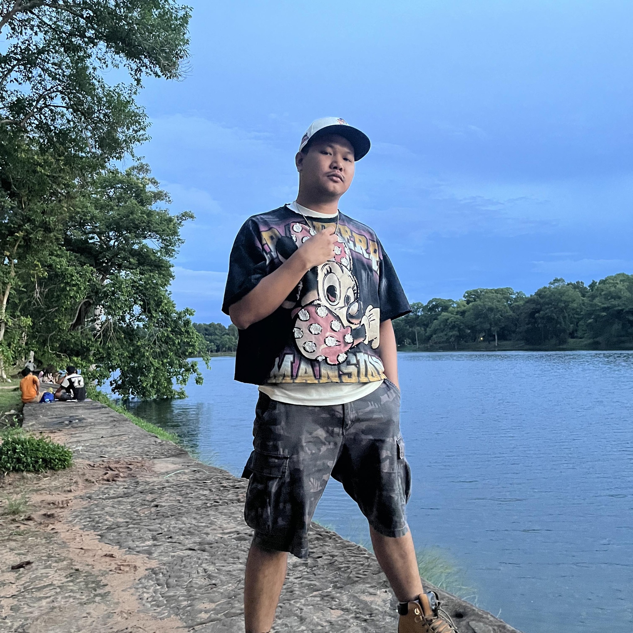 ខ្ញុំជា អ្នកណា