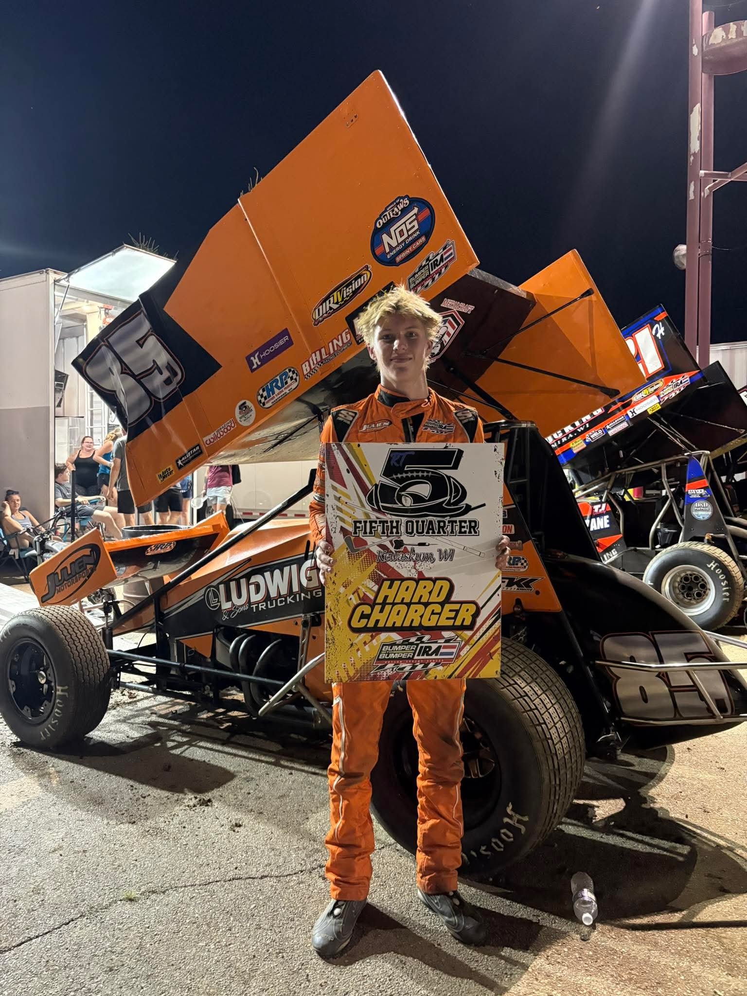 Sam - Am weighing the options for sprint car races this weekend ...