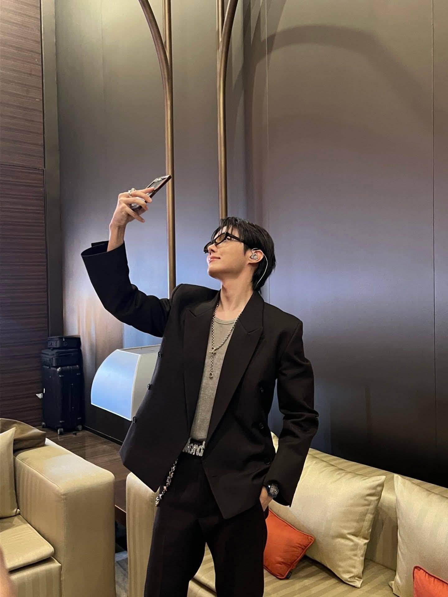 J-hope shares selfie on Instagram