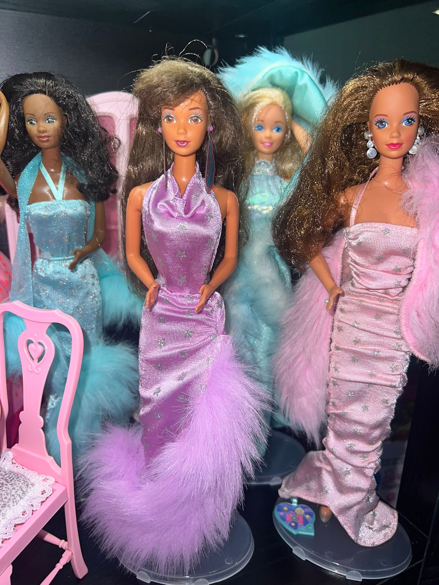 Vintage Barbie Teresa in 1988 Superstar fashions