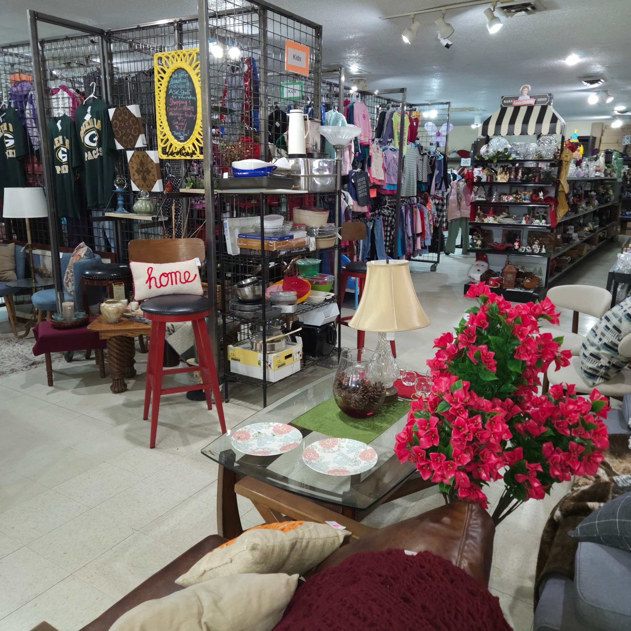 Nana’s Closet New and Used Thrift Store | Wautoma WI