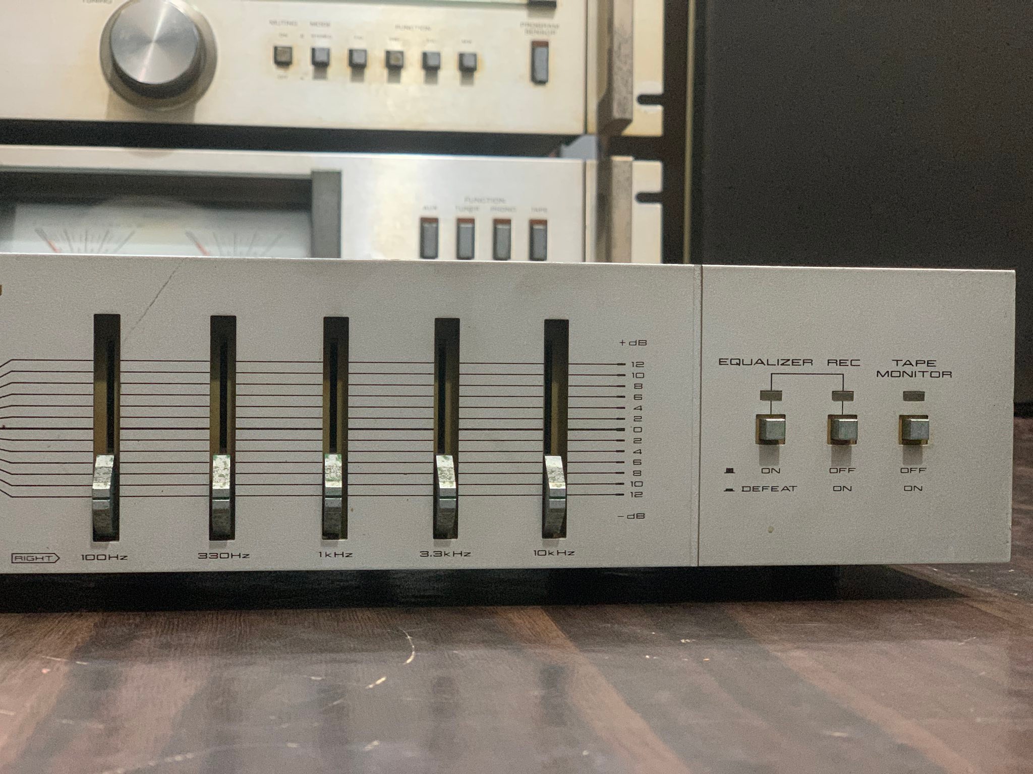 What is the value of an Akai EA-G90 Equalizer?