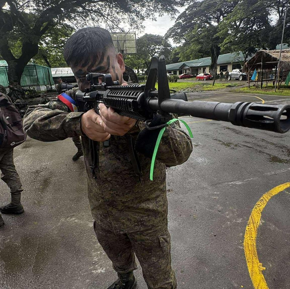 sa reservist madami opportunity tulad ng magkaroon ng pagkakataon ...