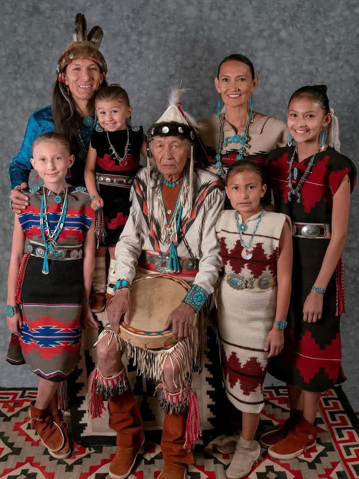 Native - 𝐖𝐞 𝐧𝐞𝐞𝐝 𝟏,𝟎𝟎𝟎 𝐡𝐞𝐥𝐥𝐨'𝐬 𝐟𝐫𝐨𝐦 native 𝐋𝐨𝐯𝐞𝐫𝐬 ️😊🥰 | Facebook